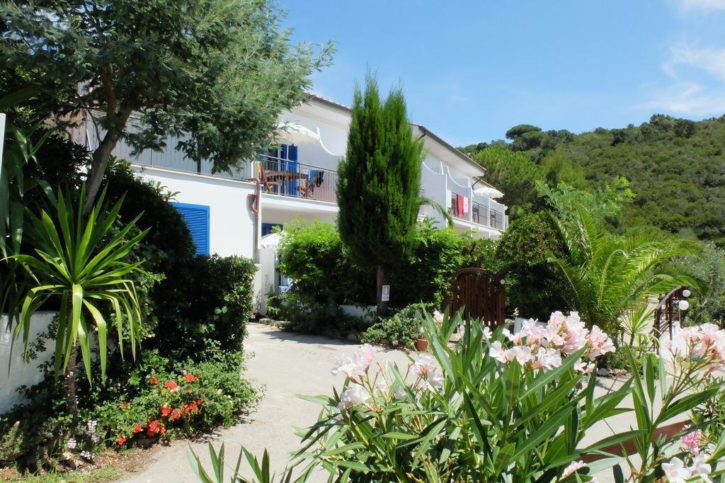 Hotel Villa Giulia Porto Azzurro Bagian luar foto