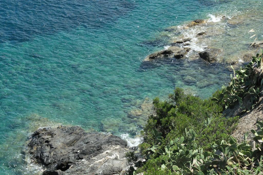 Hotel Villa Giulia Porto Azzurro Bagian luar foto