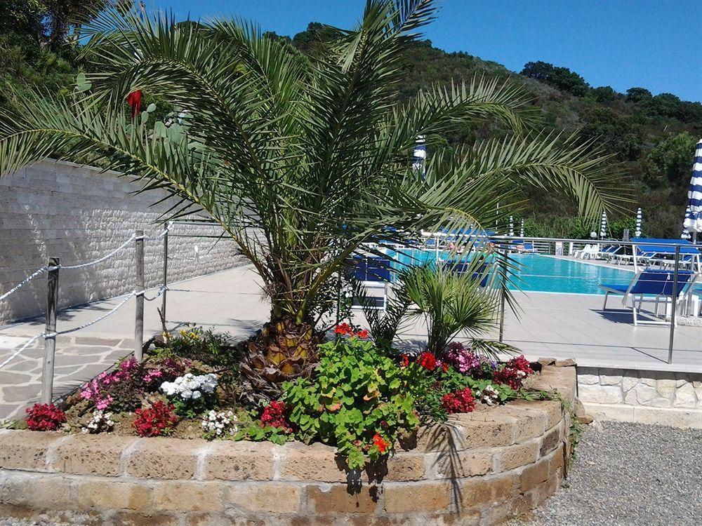 Hotel Villa Giulia Porto Azzurro Bagian luar foto